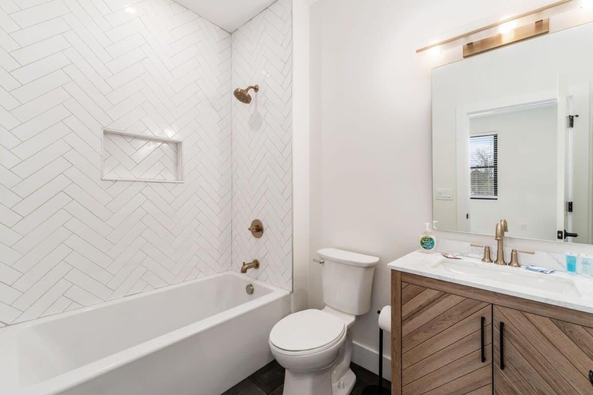 Apartament Luxury Escape 4br 3 Bath Oasis In Historic Old Town